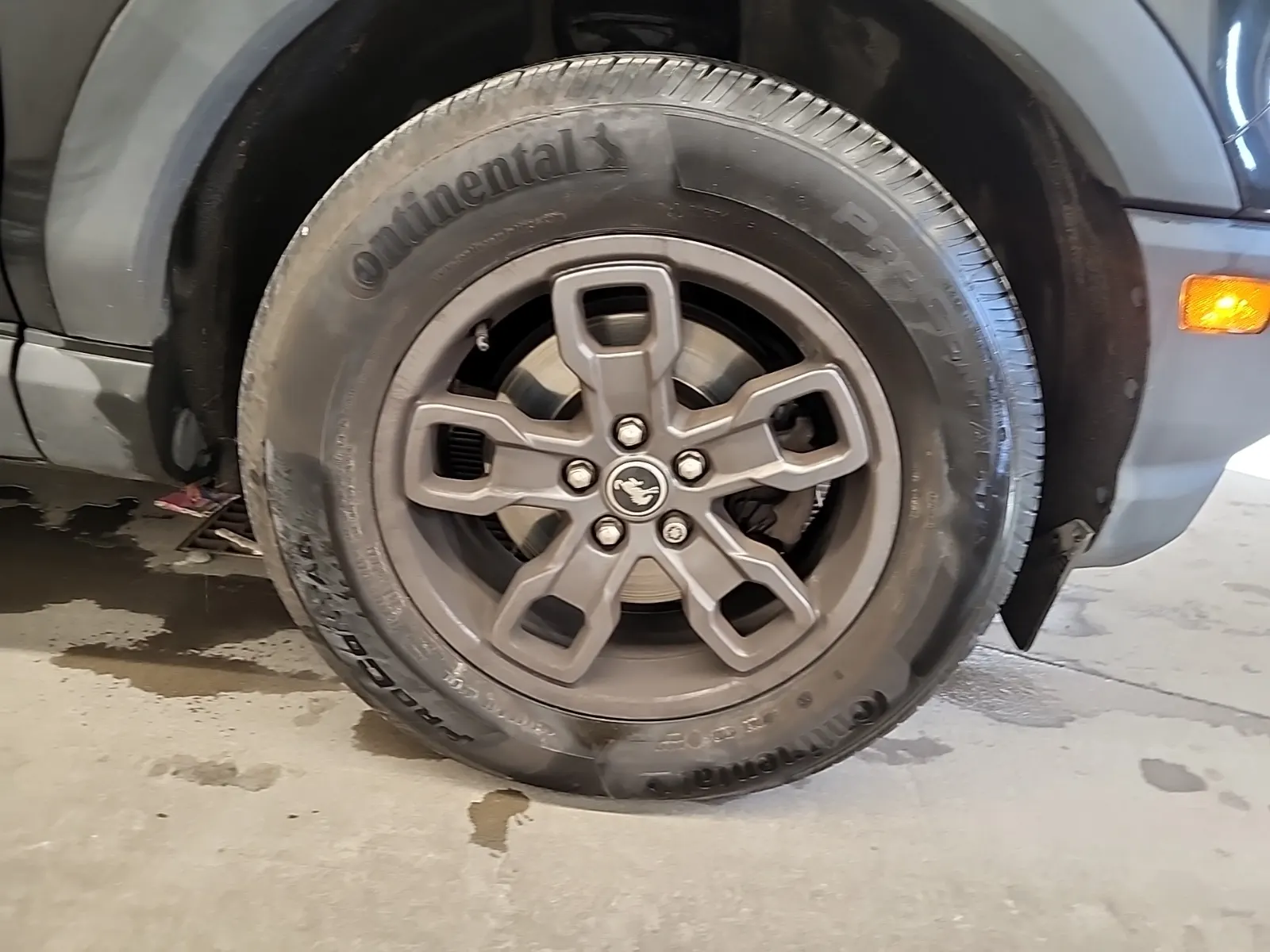 Right Front Wheel/Tire Photo