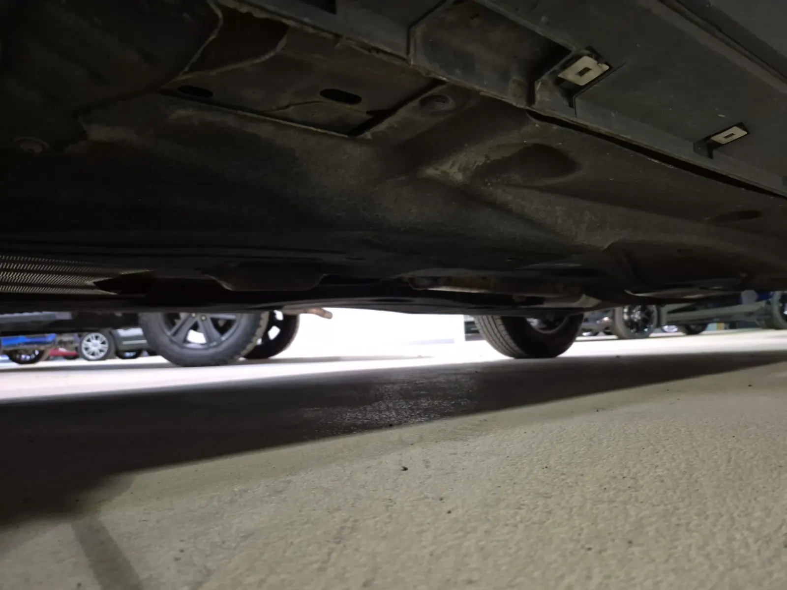 Undercarriage - Driver Photo