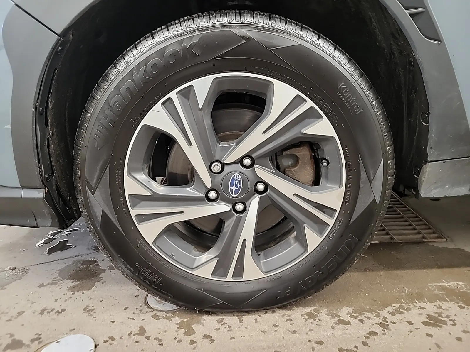 Front driver wheel/tire photo