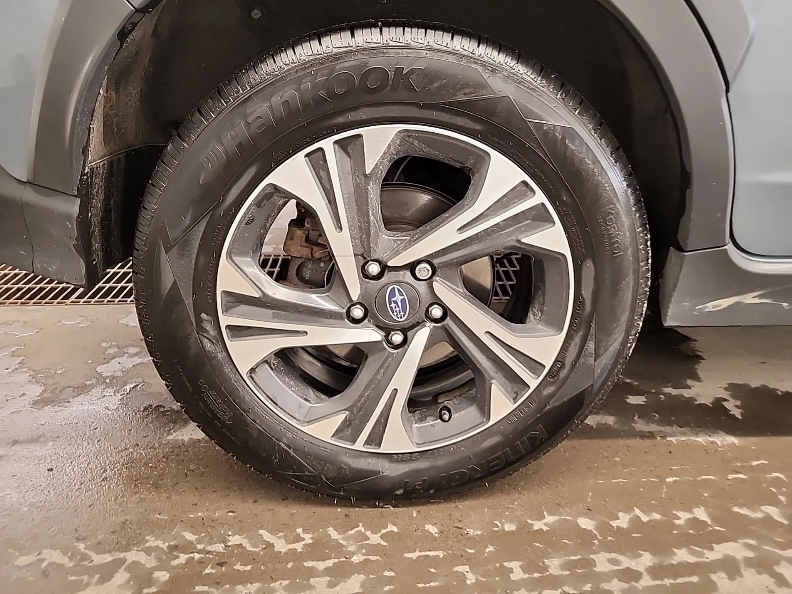 Right Rear Wheel/Tire Photo