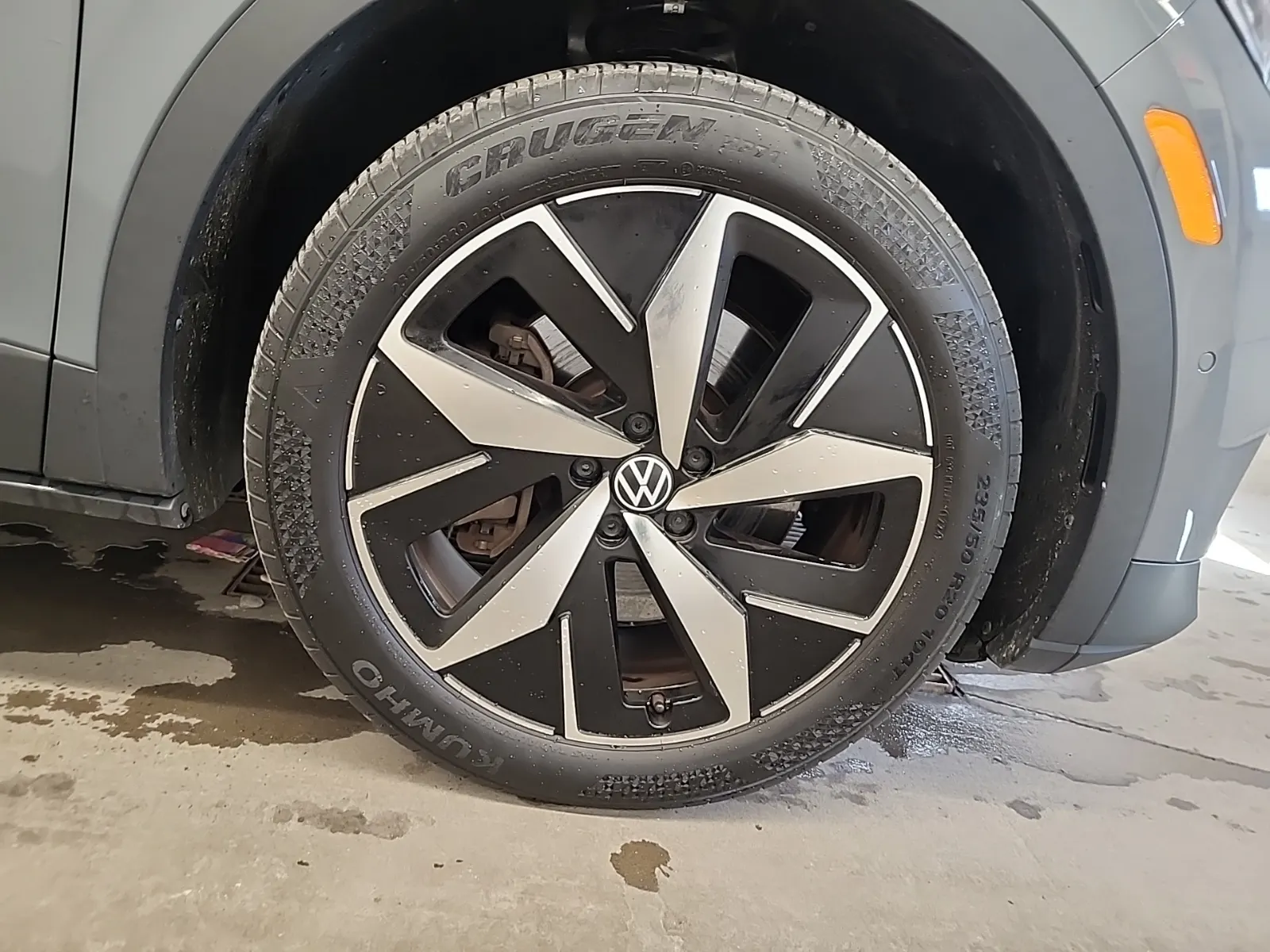 Right Front Wheel/Tire Photo