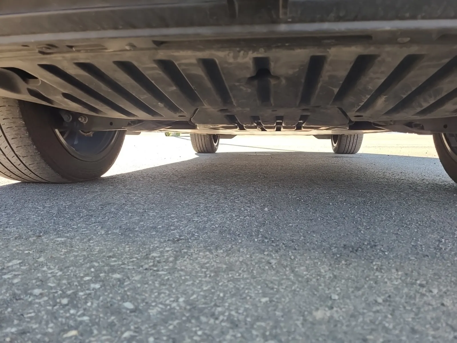 Undercarriage - Rear Photo