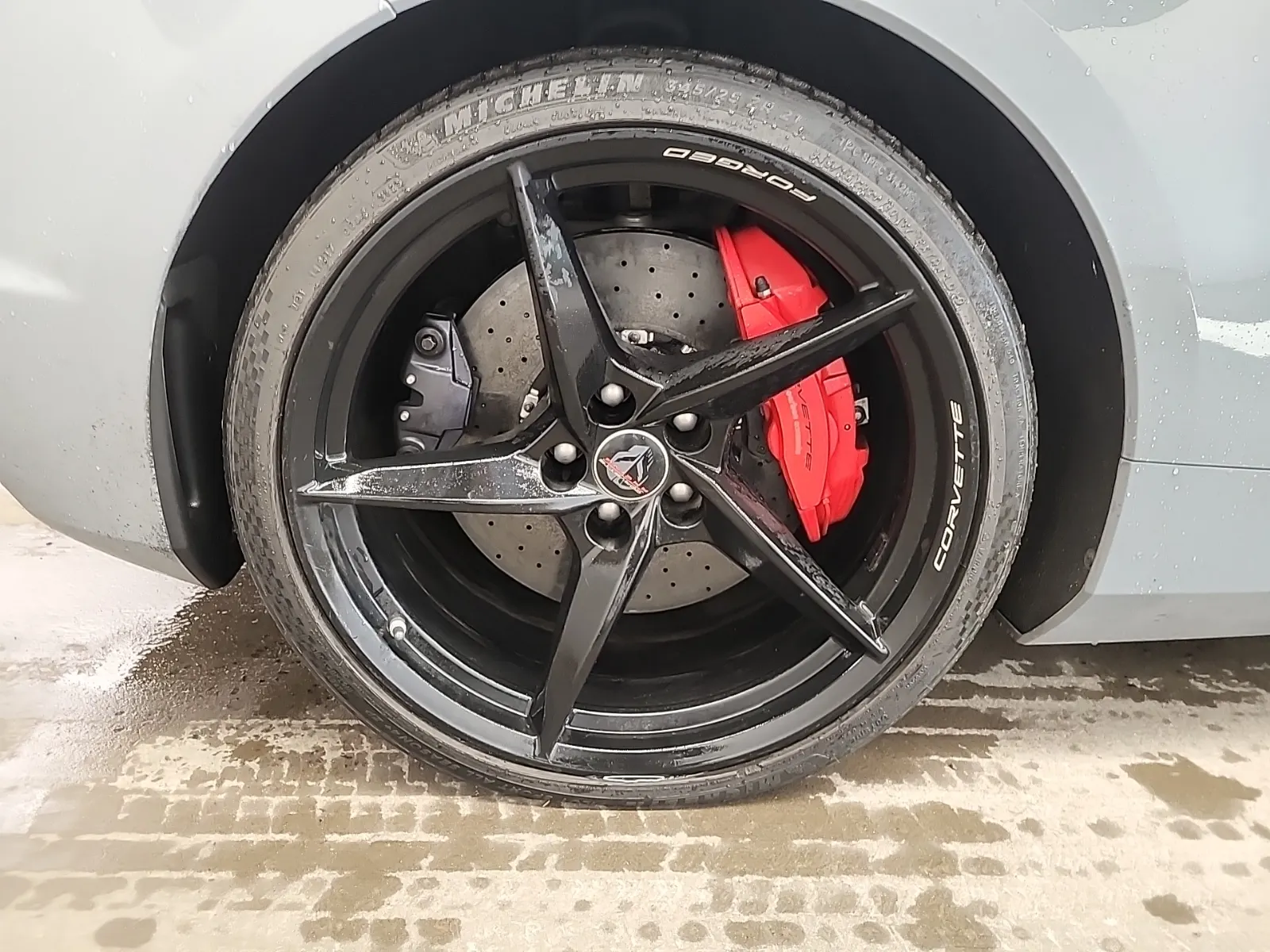 Right Rear Wheel/Tire Photo