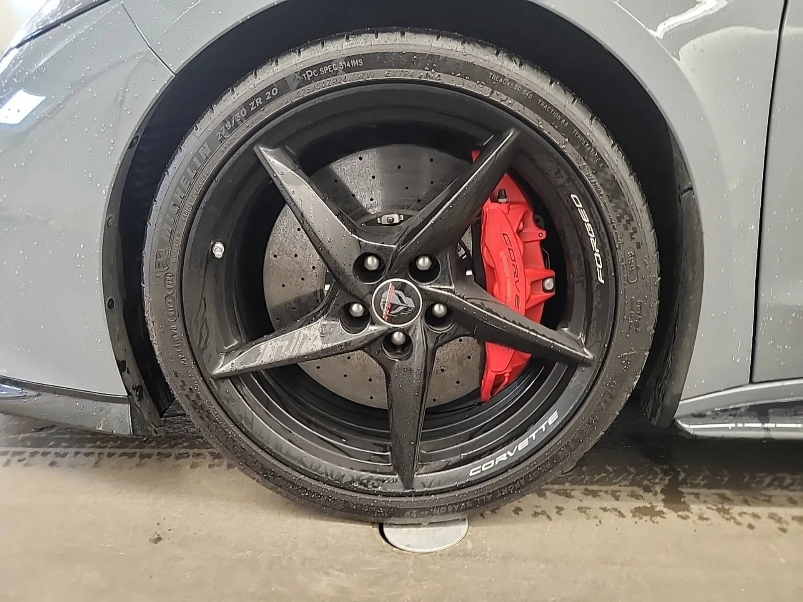 Front driver wheel/tire photo