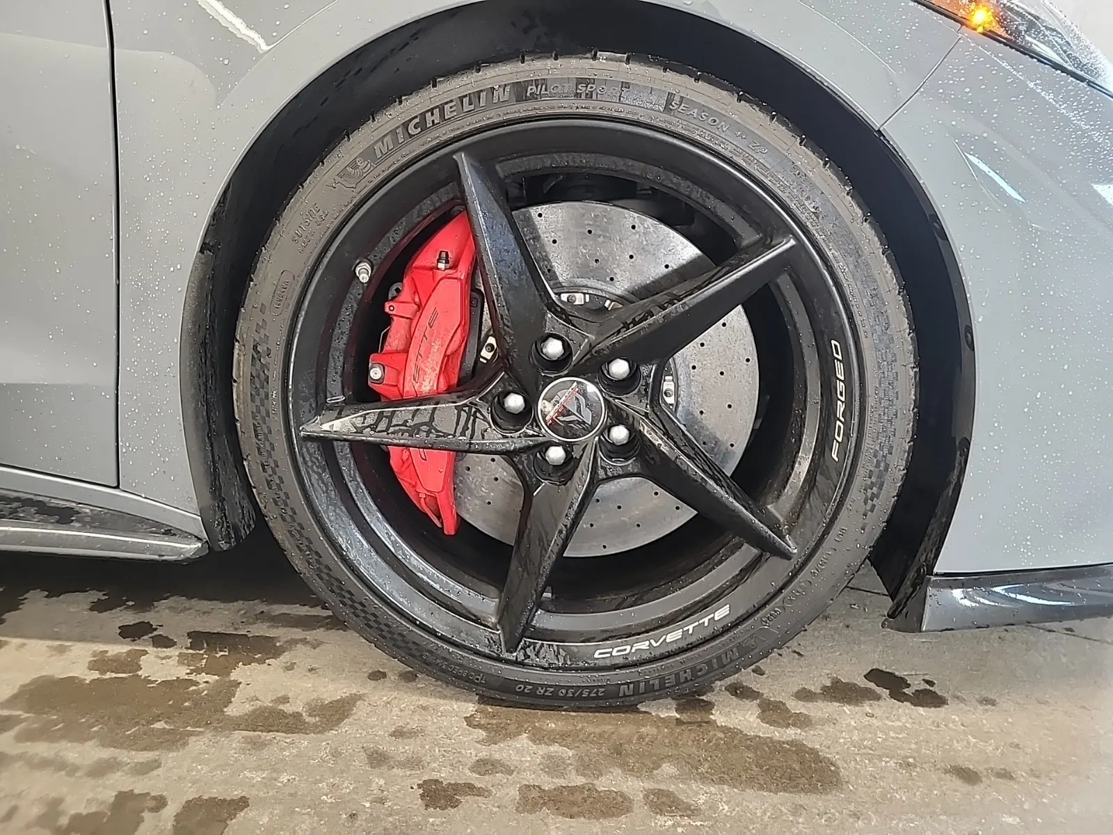Right Front Wheel/Tire Photo