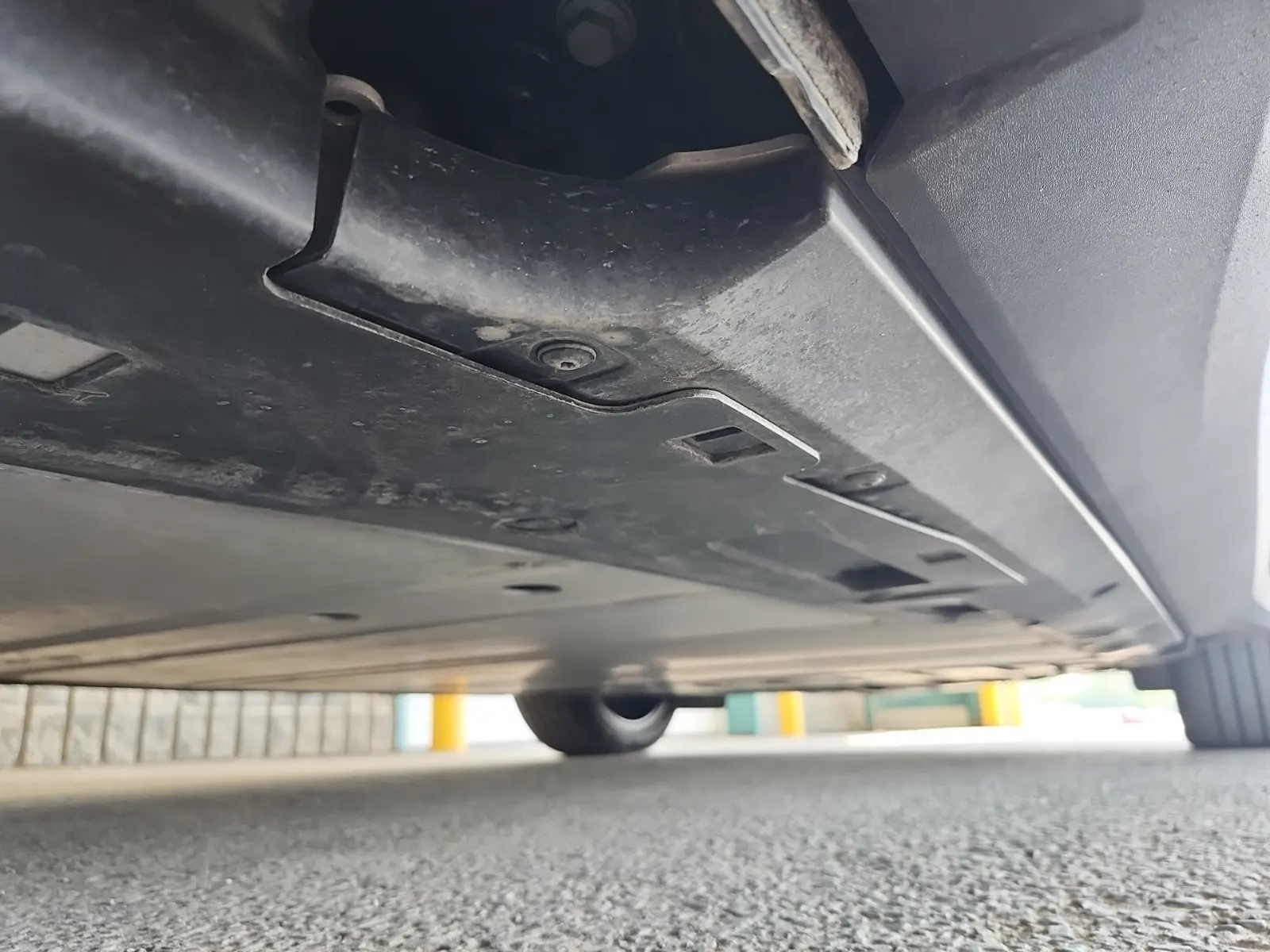 Undercarriage - Passenger Photo