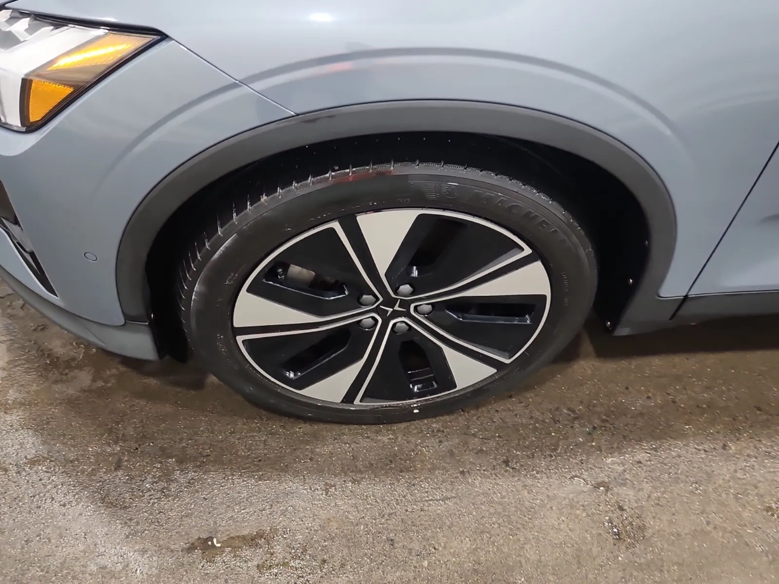 Front driver wheel/tire photo