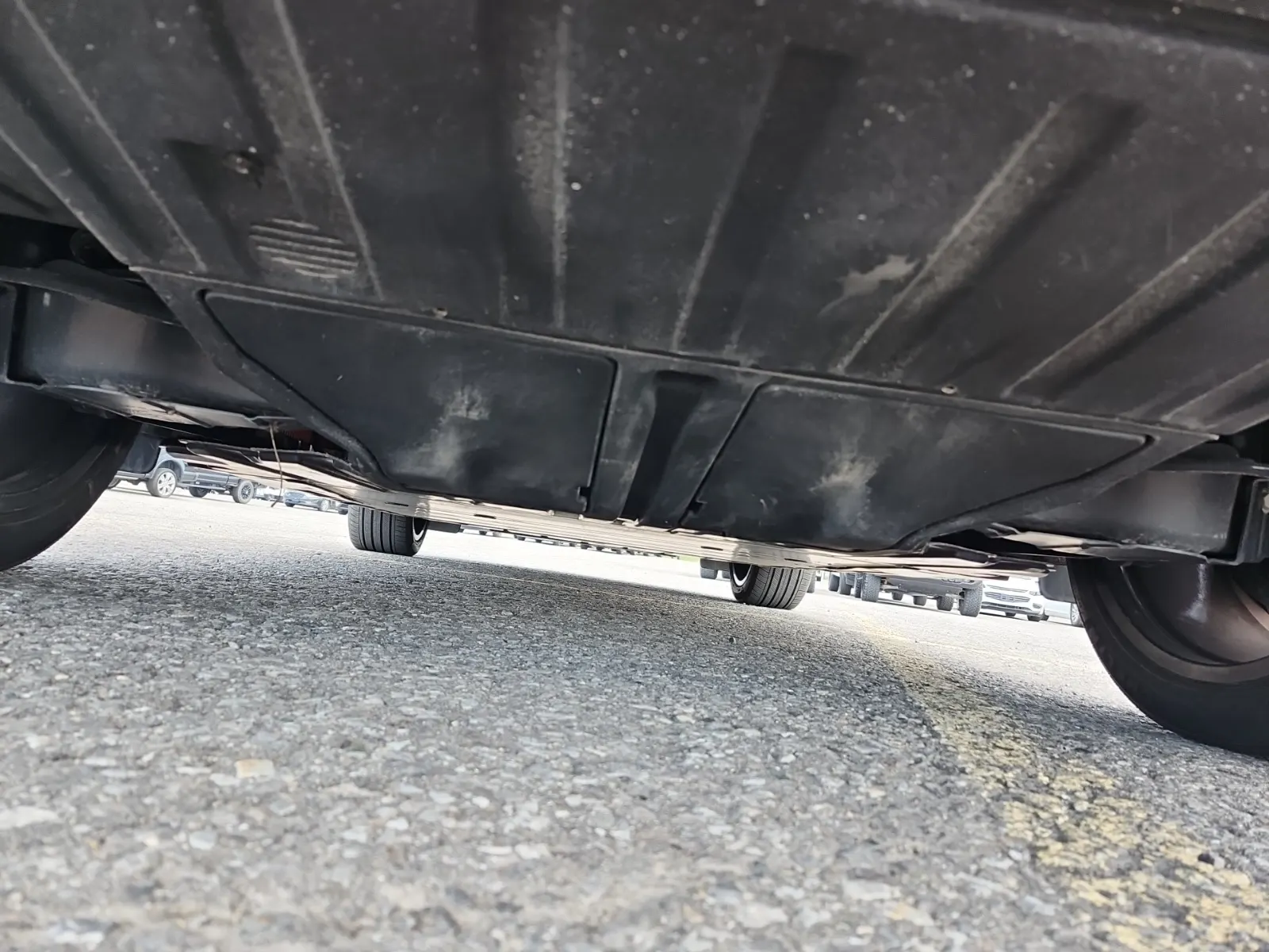 Undercarriage - Rear Photo