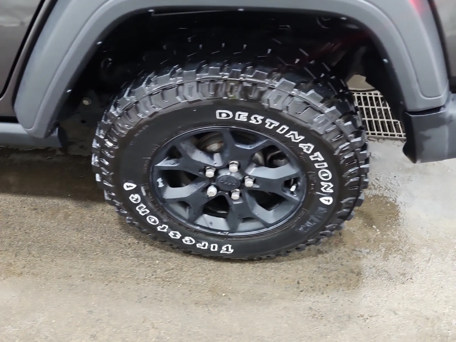 Left Rear Wheel/Tire Photo