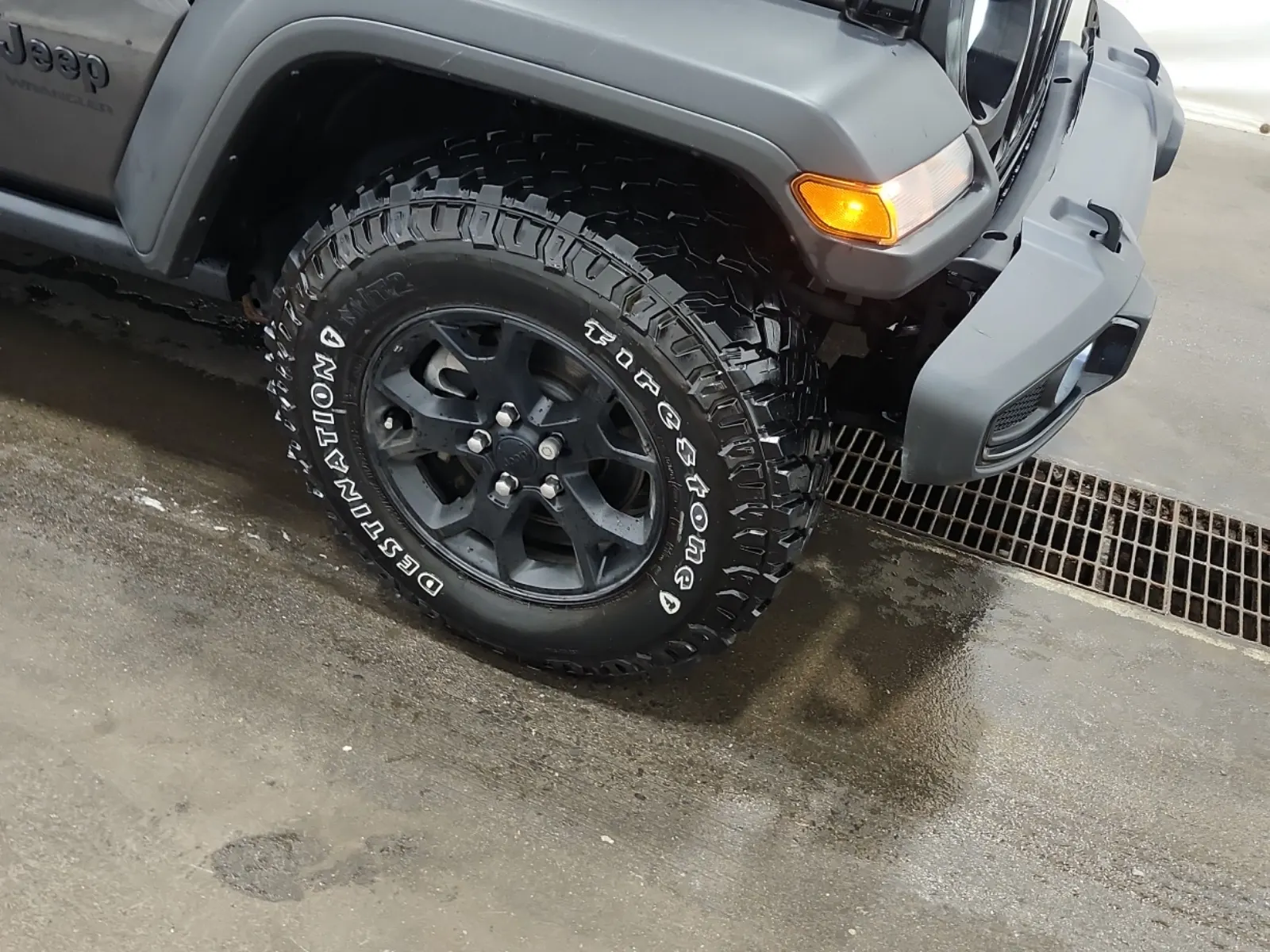 Right Front Wheel/Tire Photo
