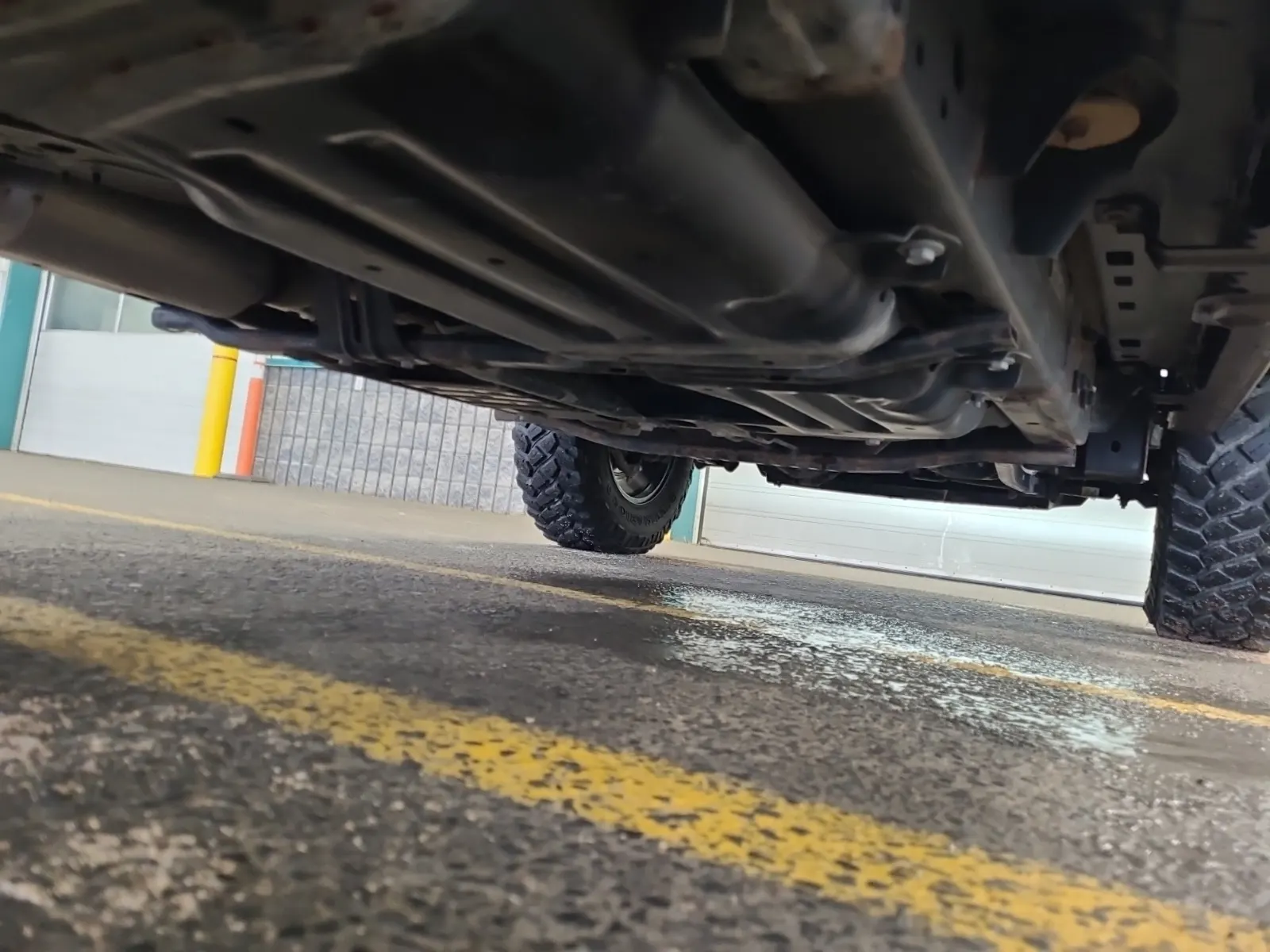 Undercarriage - Passenger Photo