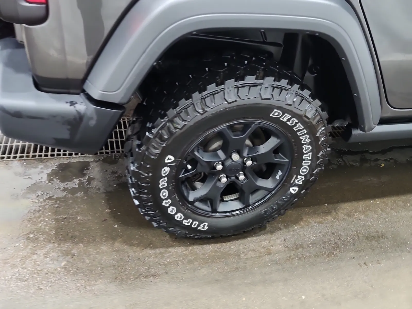 Right Rear Wheel/Tire Photo