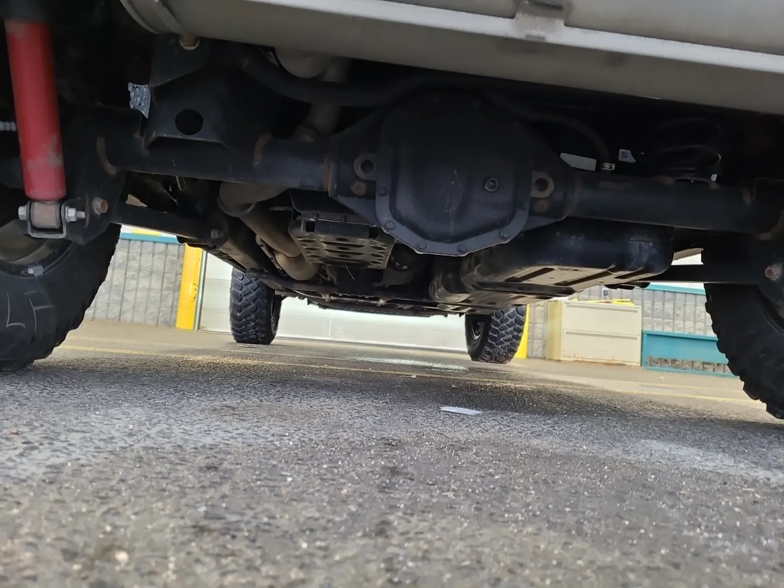 Undercarriage - Rear Photo