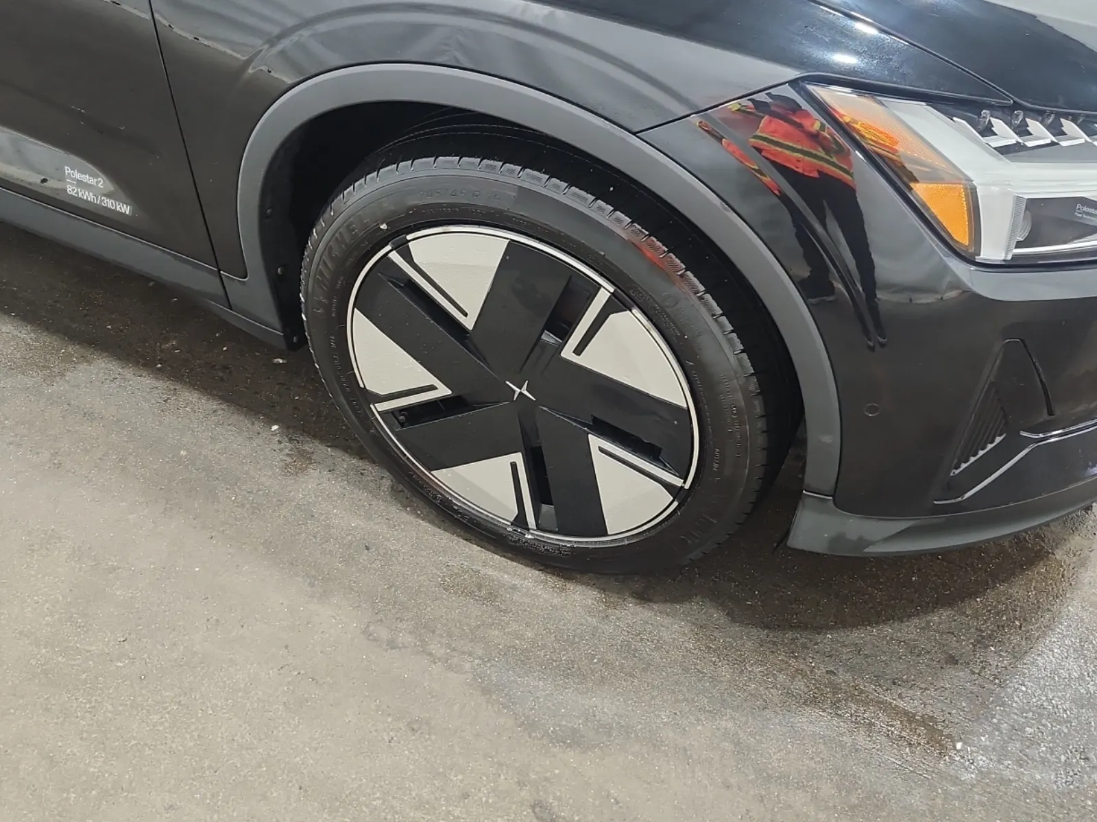 Right Front Wheel/Tire Photo