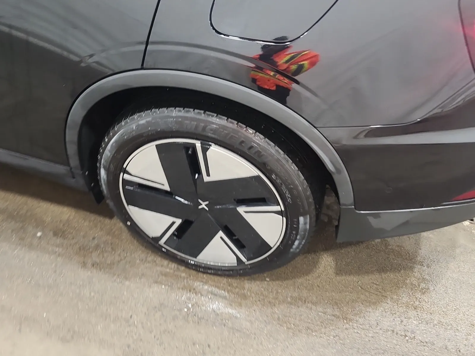 Left Rear Wheel/Tire Photo