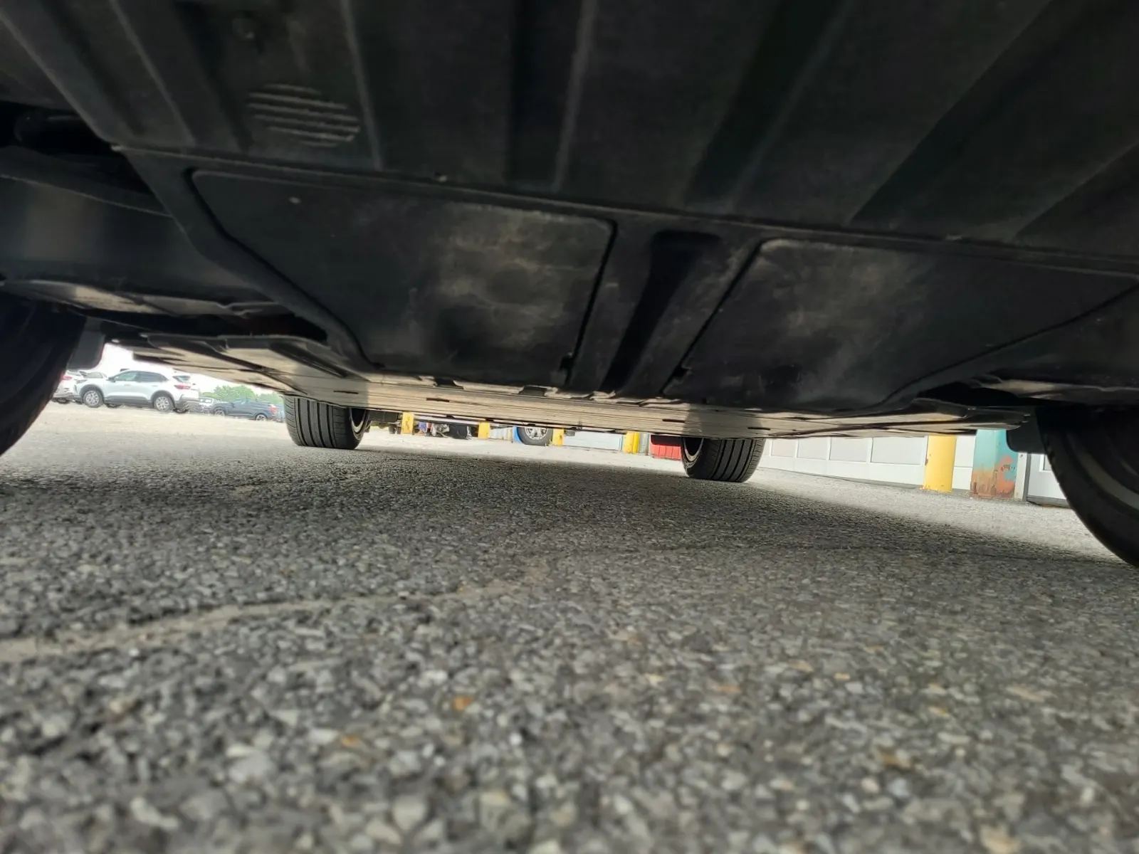 Undercarriage - Rear Photo