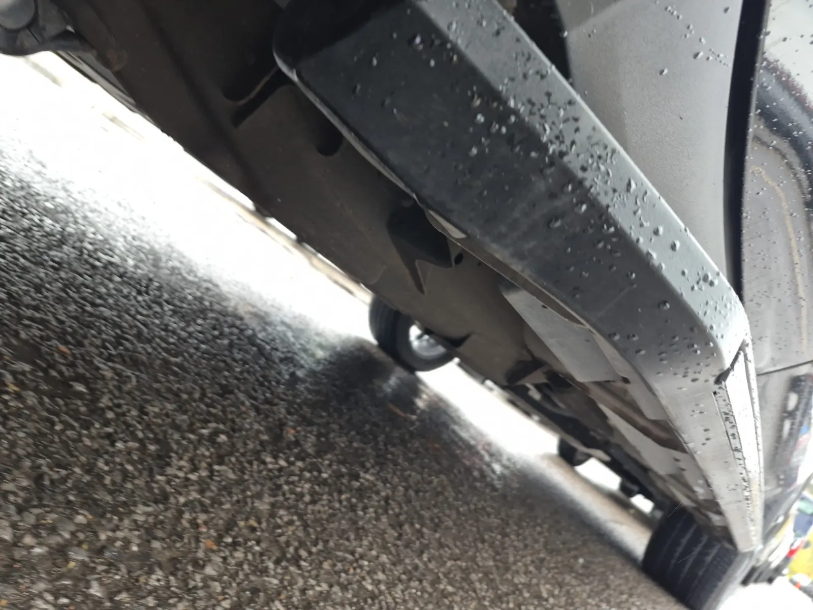 Undercarriage - Passenger Photo