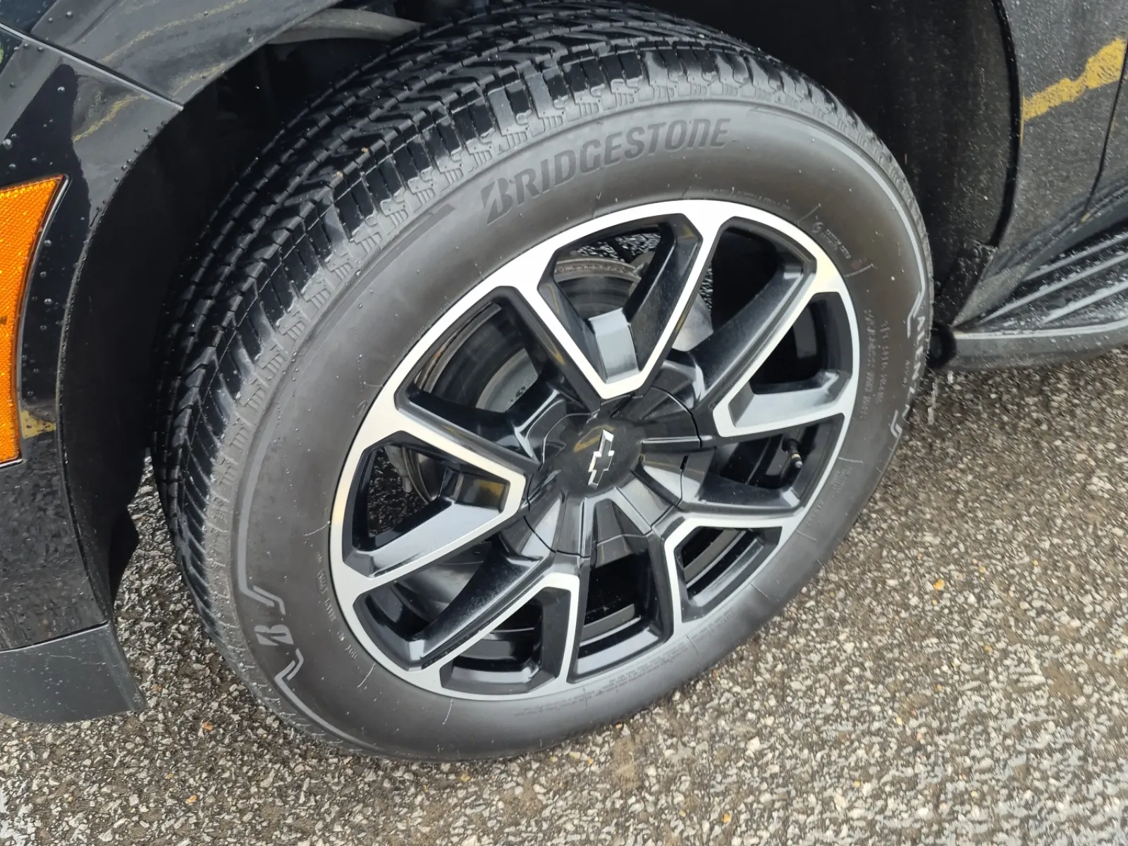 Front driver wheel/tire photo