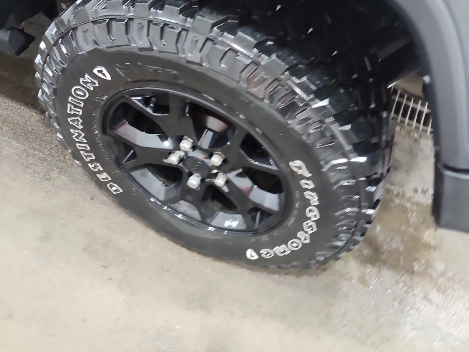Left Rear Wheel/Tire Photo