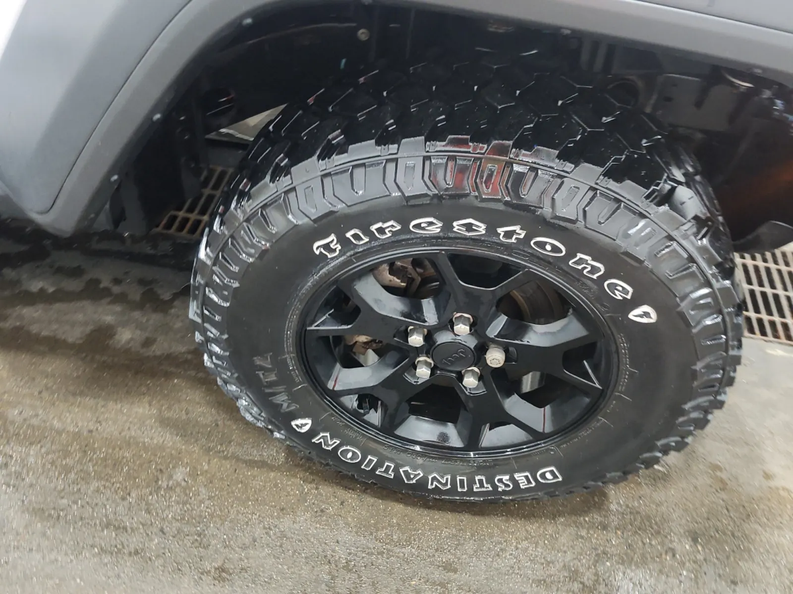 Right Front Wheel/Tire Photo