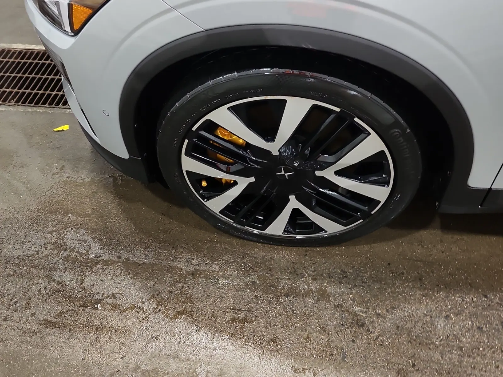 Front driver wheel/tire photo