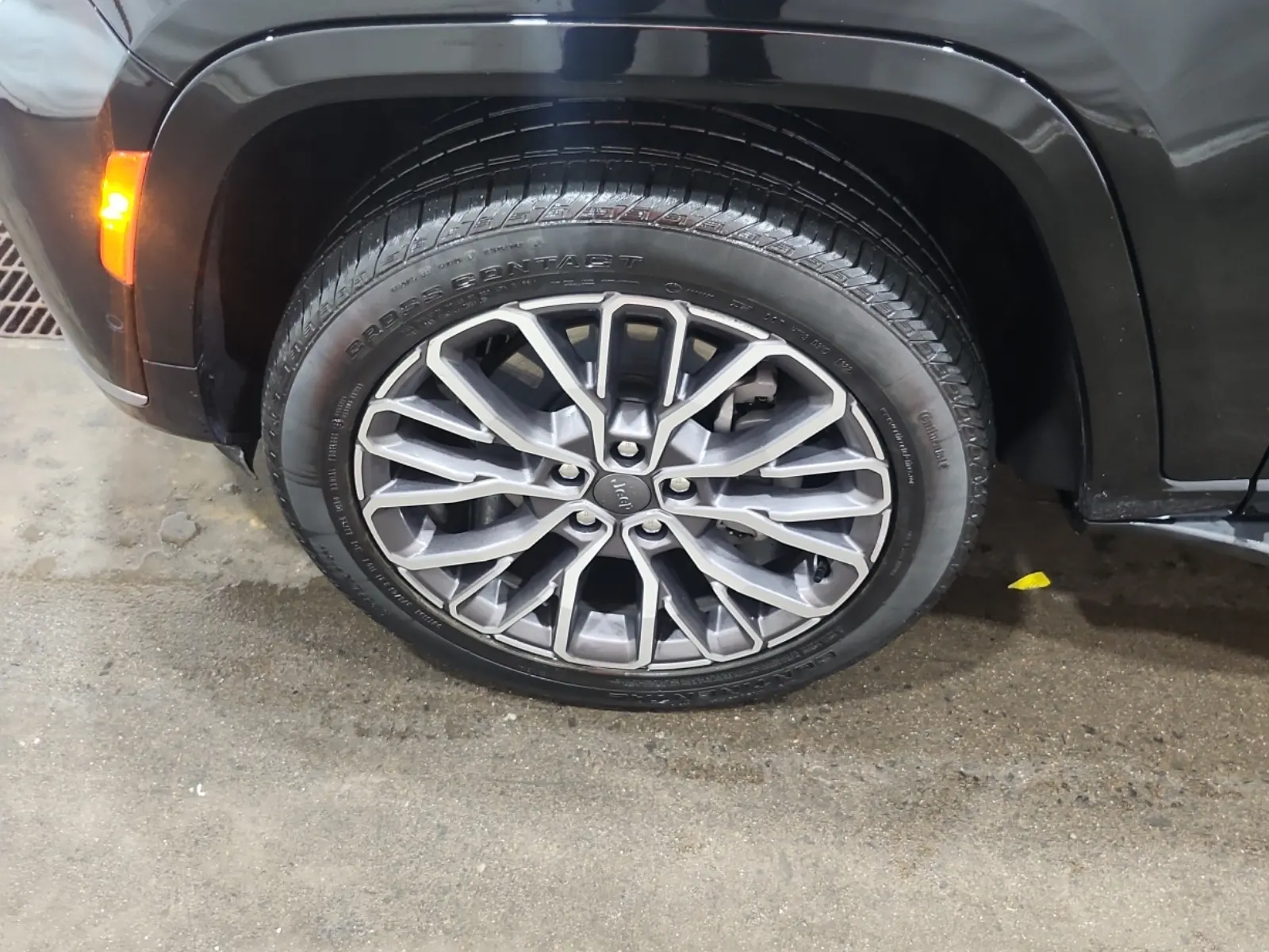 Front driver wheel/tire photo