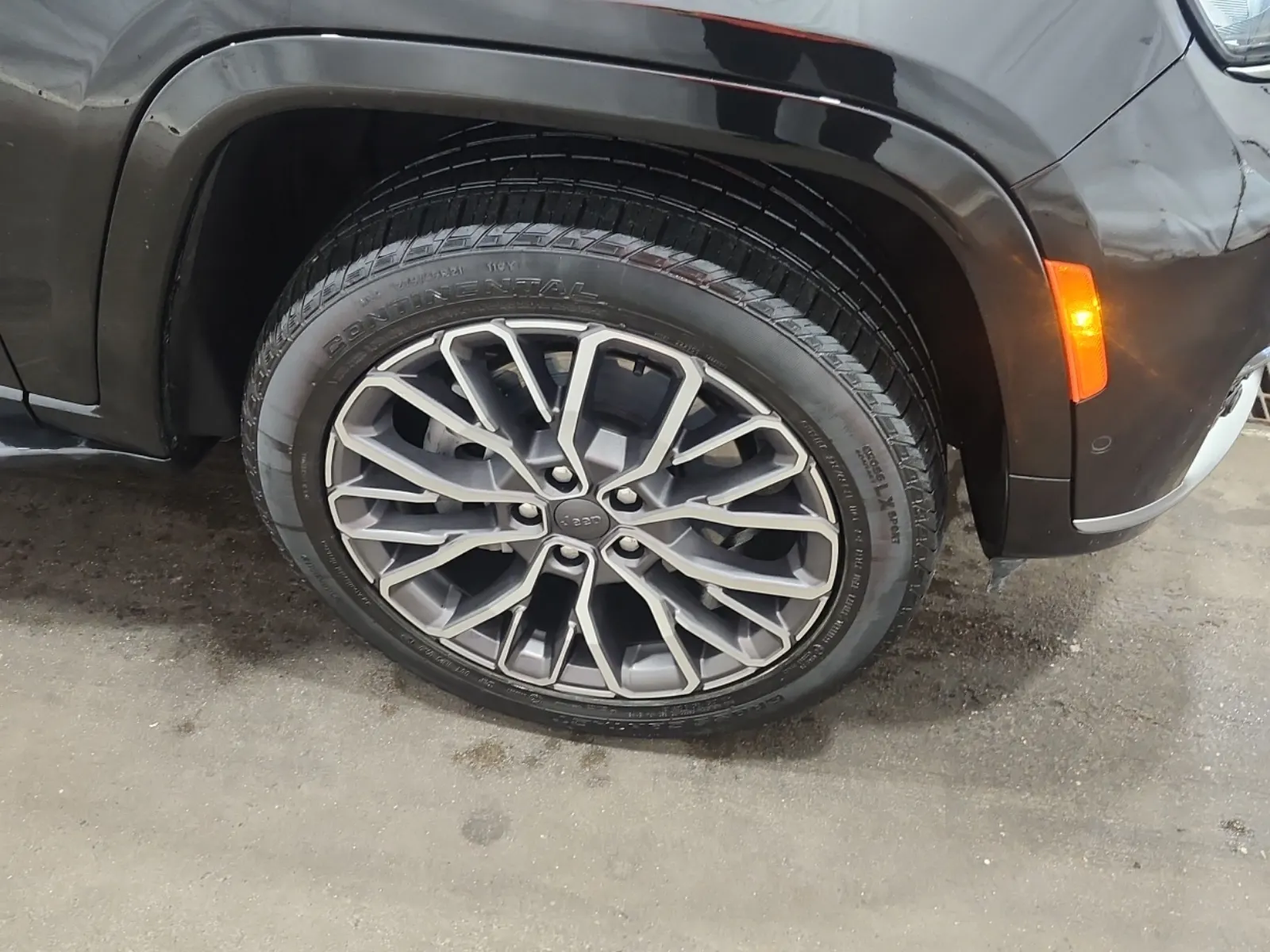 Right Front Wheel/Tire Photo
