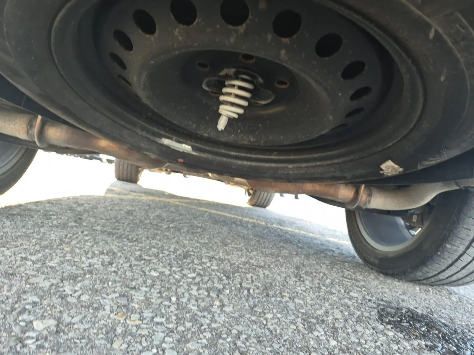 Undercarriage - Rear Photo