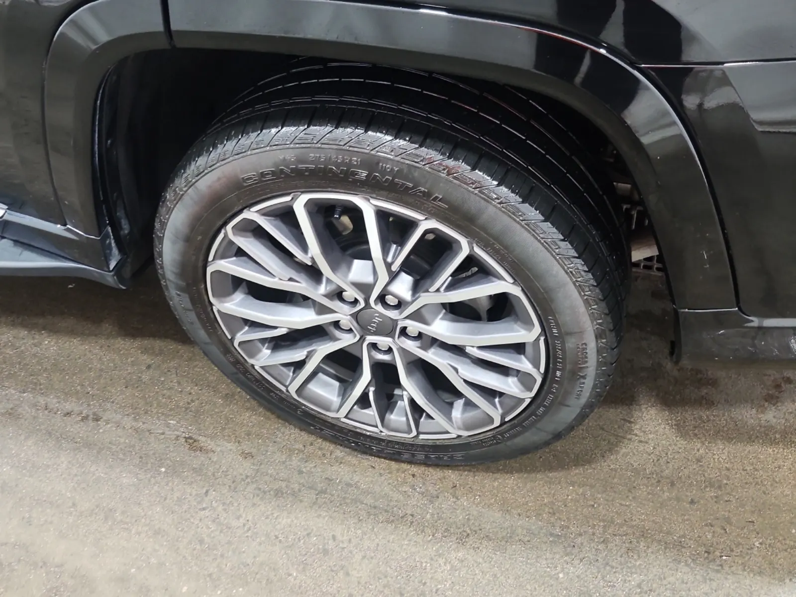 Left Rear Wheel/Tire Photo