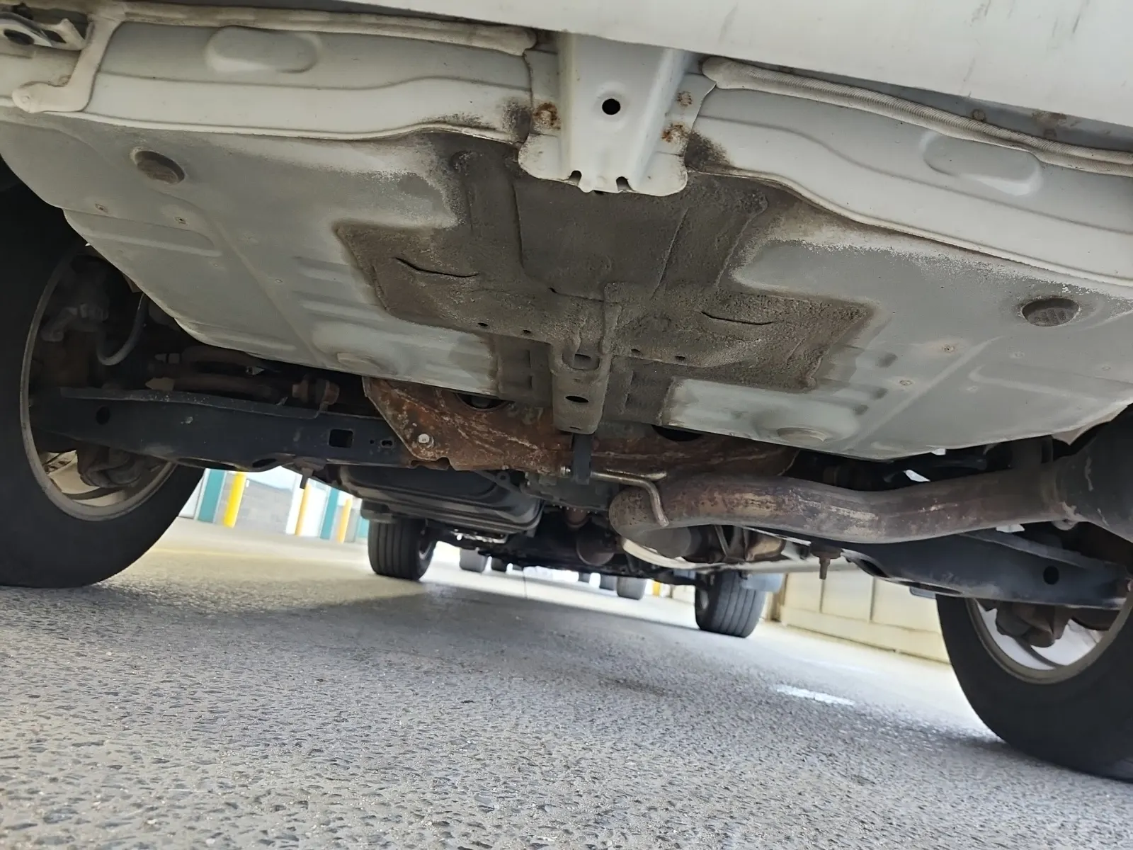 Undercarriage - Rear Photo