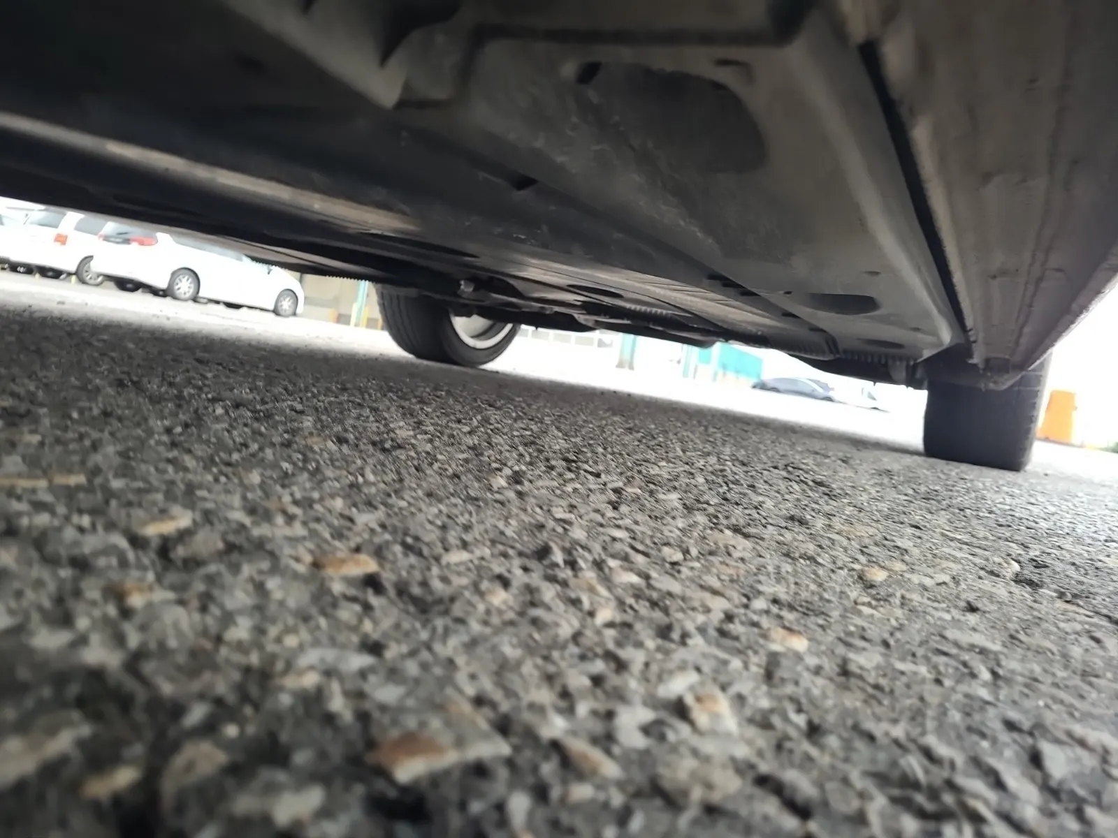 Undercarriage - Driver Photo