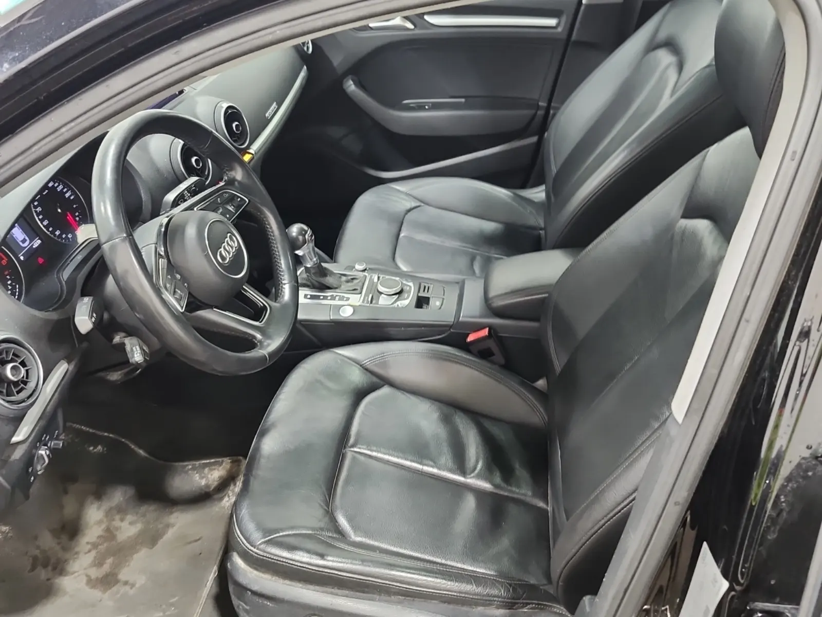 Front Interior Photo