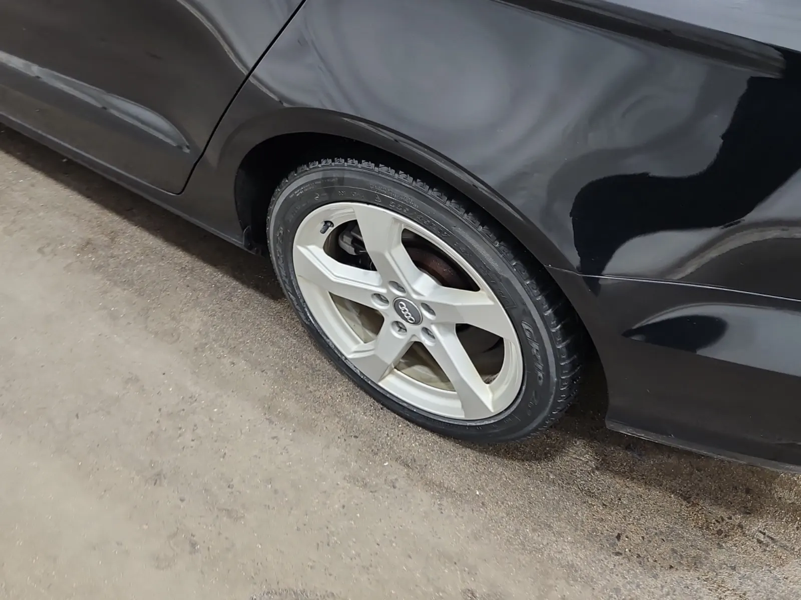 Left Rear Wheel/Tire Photo