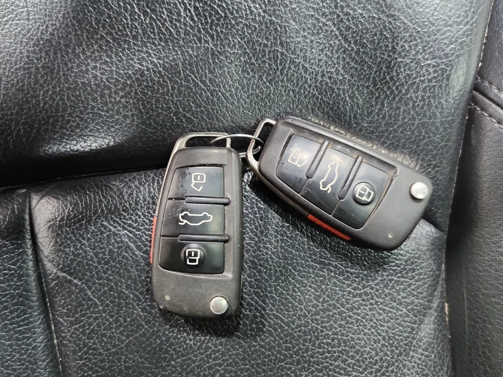 Keys/Fobs/Manual Photo
