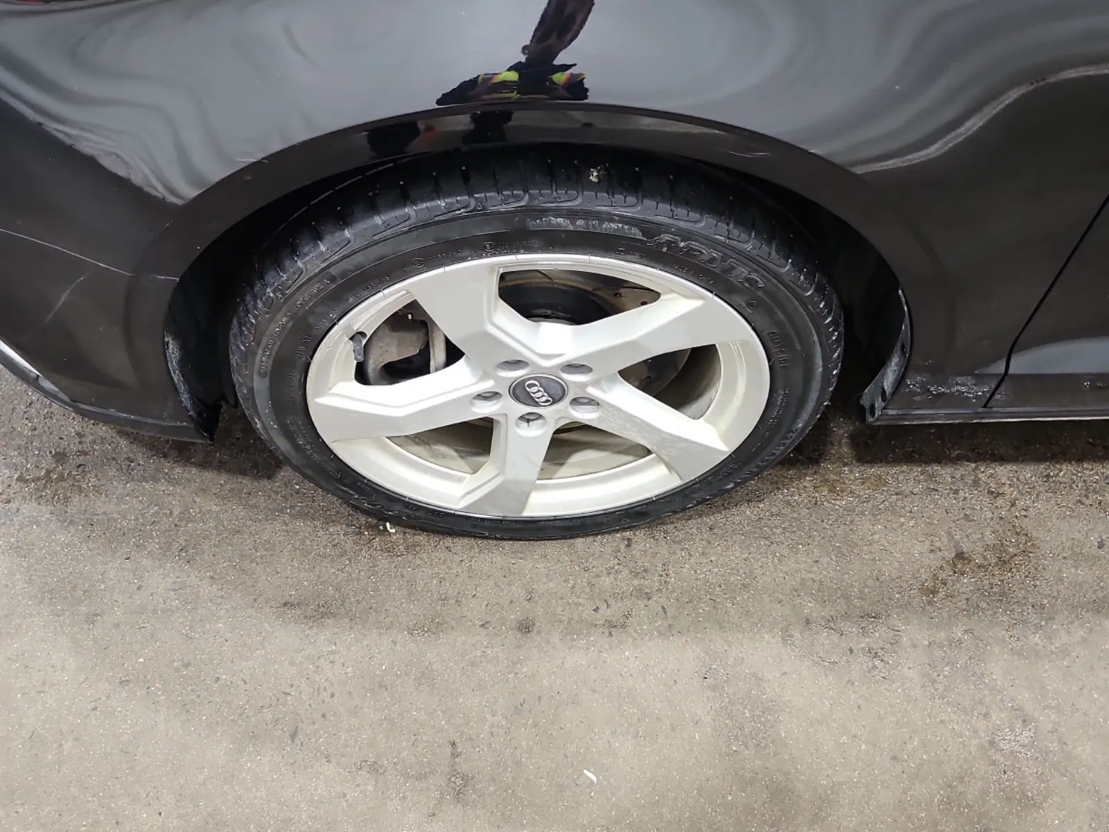 Front driver wheel/tire photo