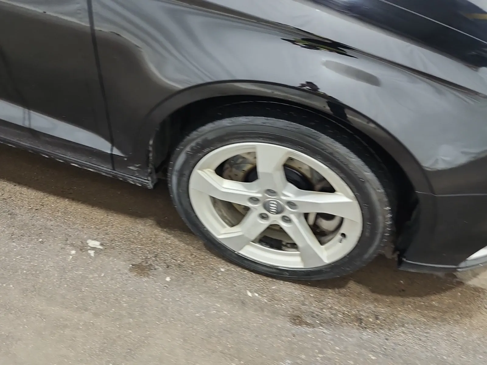 Right Front Wheel/Tire Photo