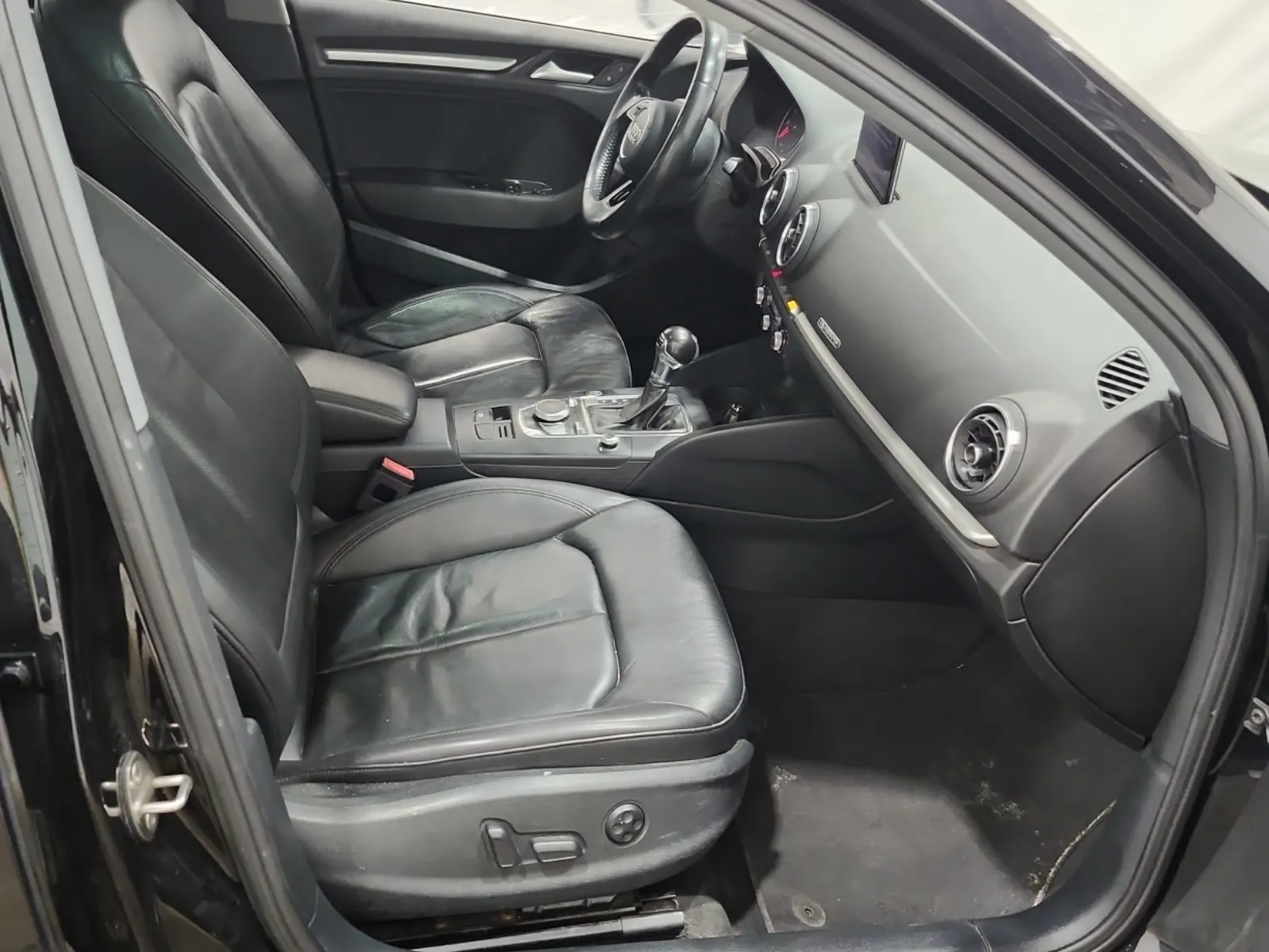 Right Side Interior Photo
