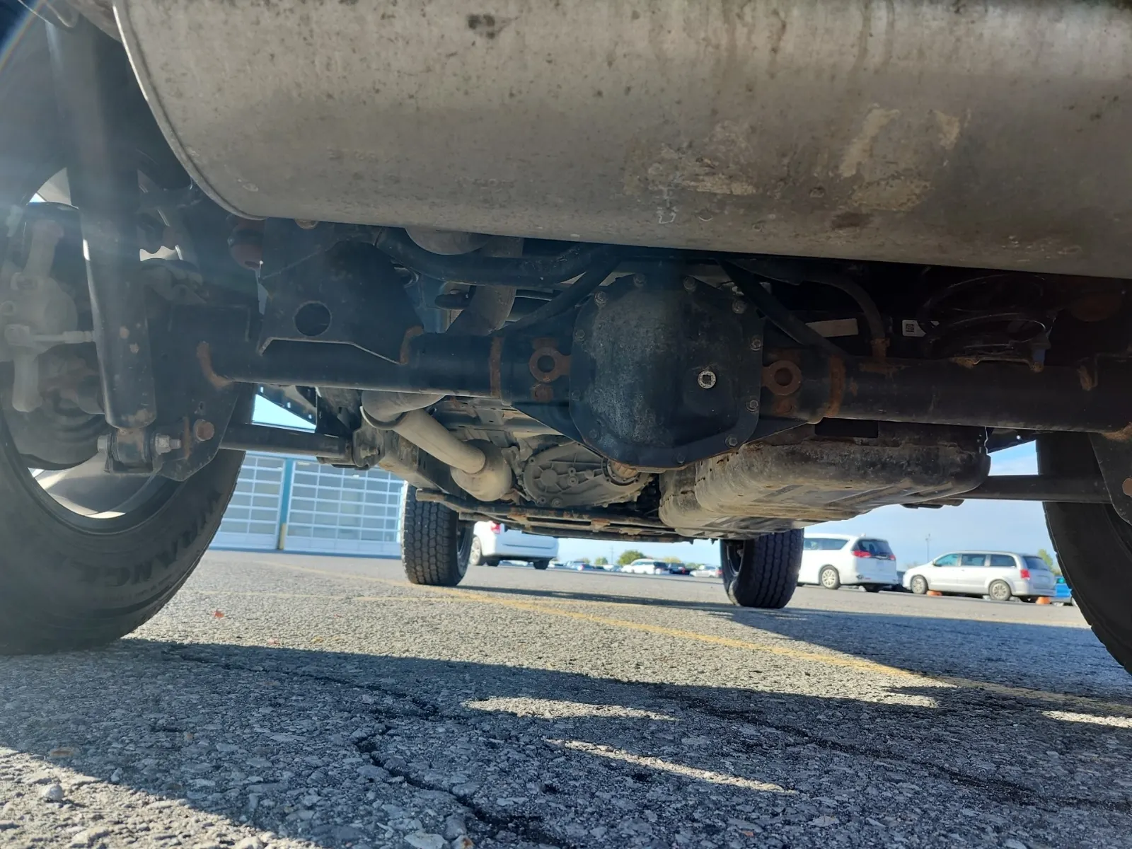 Undercarriage - Rear Photo