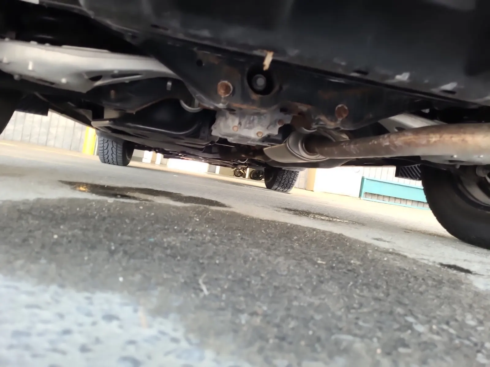 Undercarriage - Rear Photo