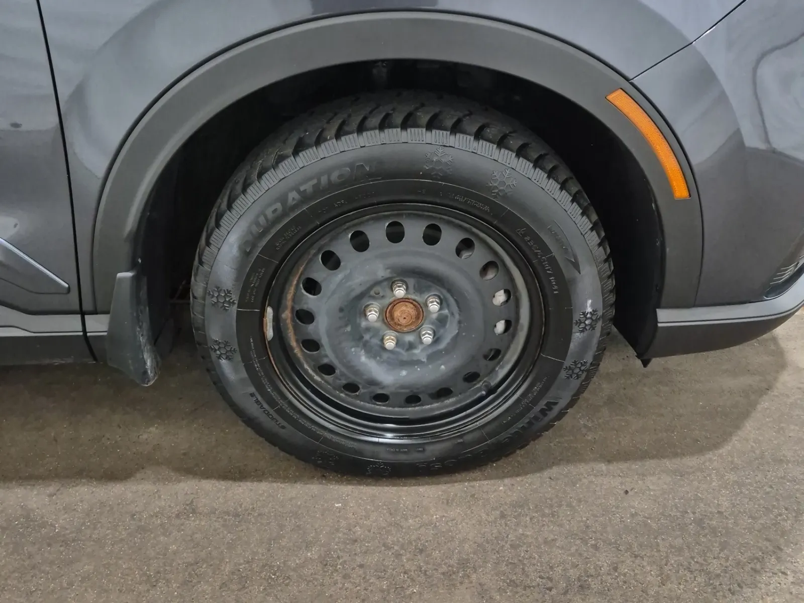 Right Front Wheel/Tire Photo