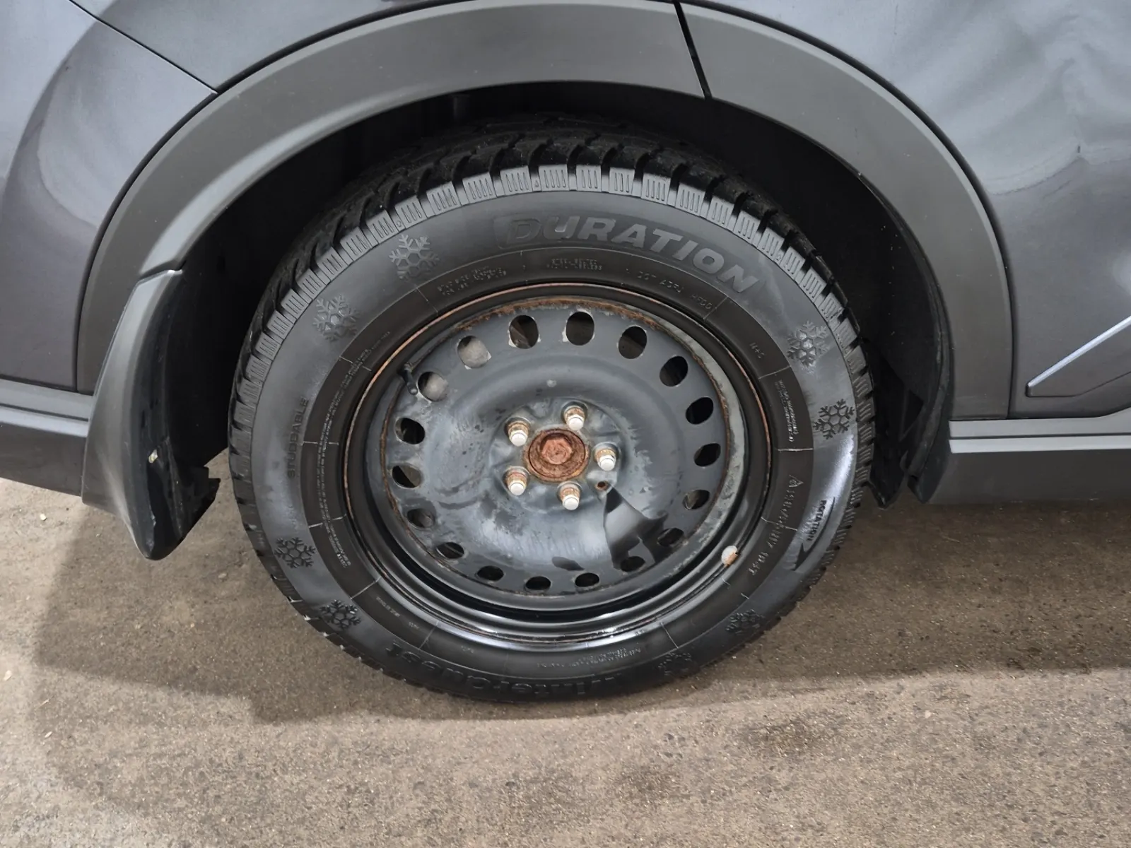 Right Rear Wheel/Tire Photo