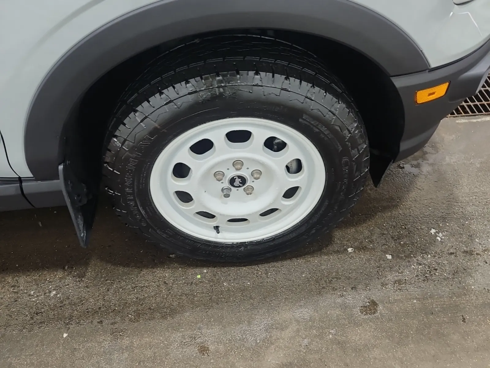 Right Front Wheel/Tire Photo