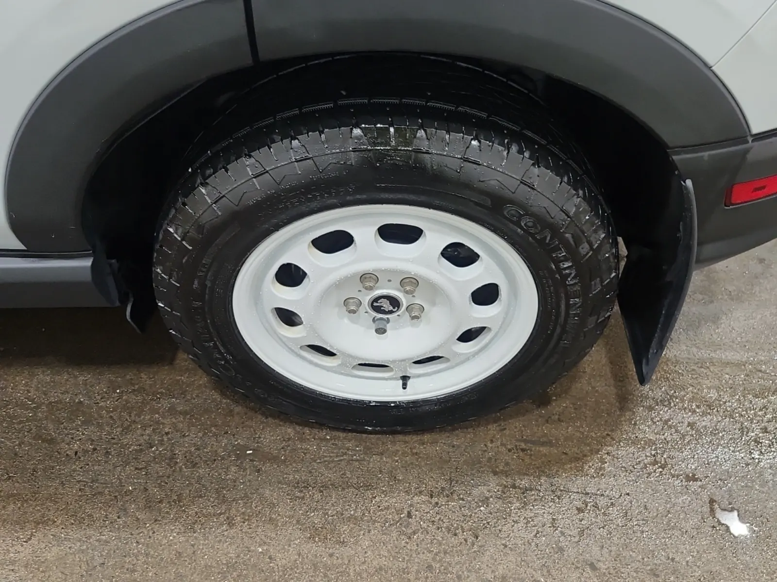 Left Rear Wheel/Tire Photo