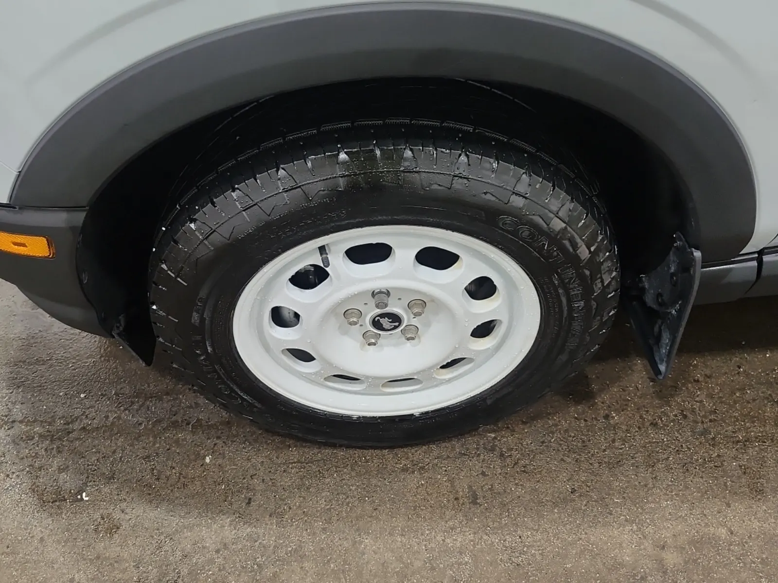 Front driver wheel/tire photo