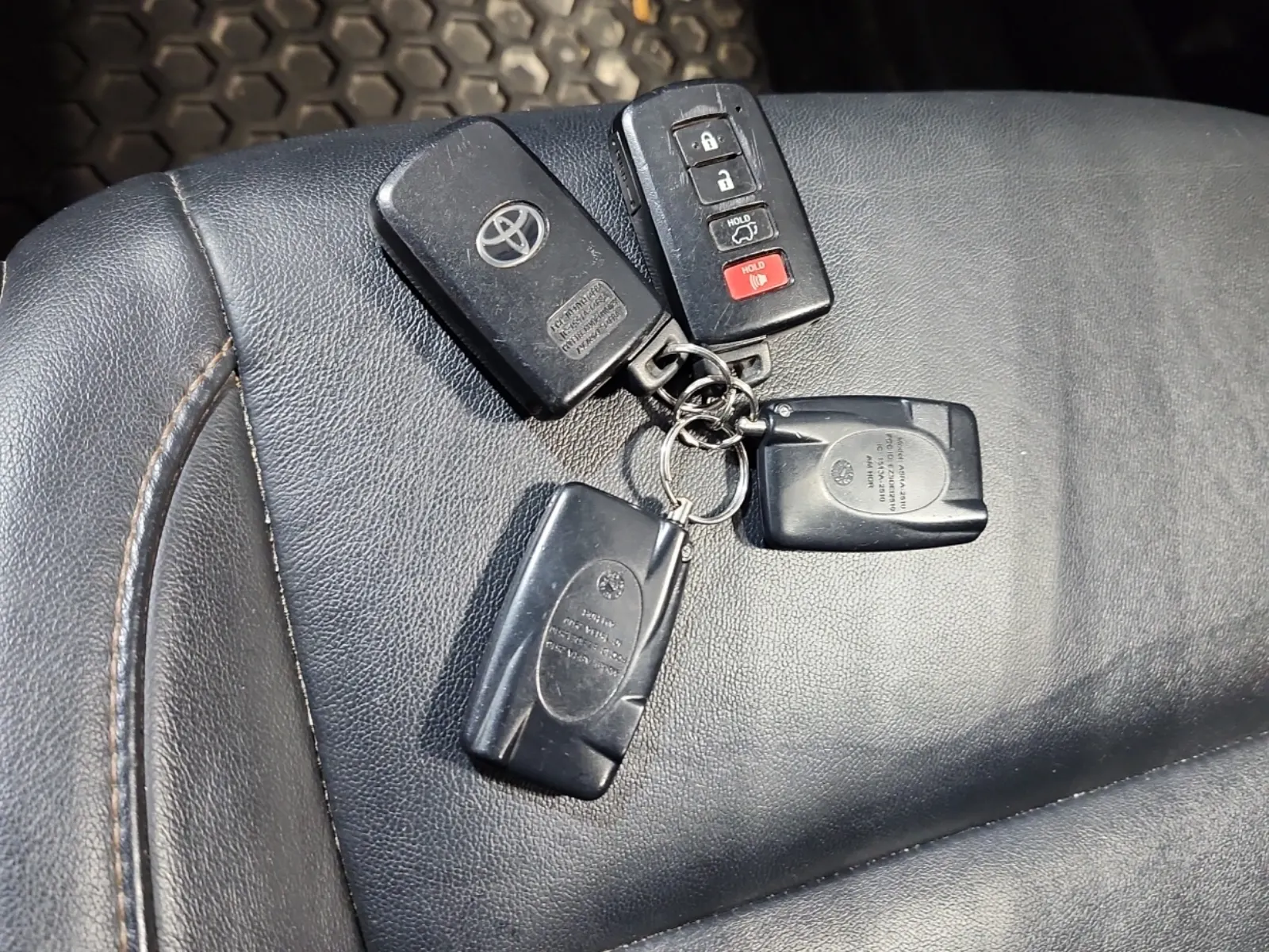 Keys/Fobs/Manual Photo