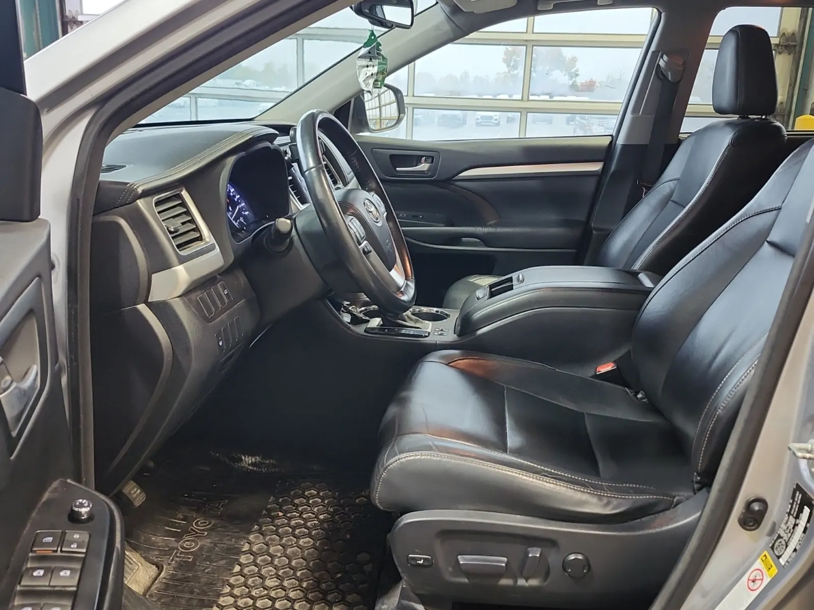 Front Interior Photo