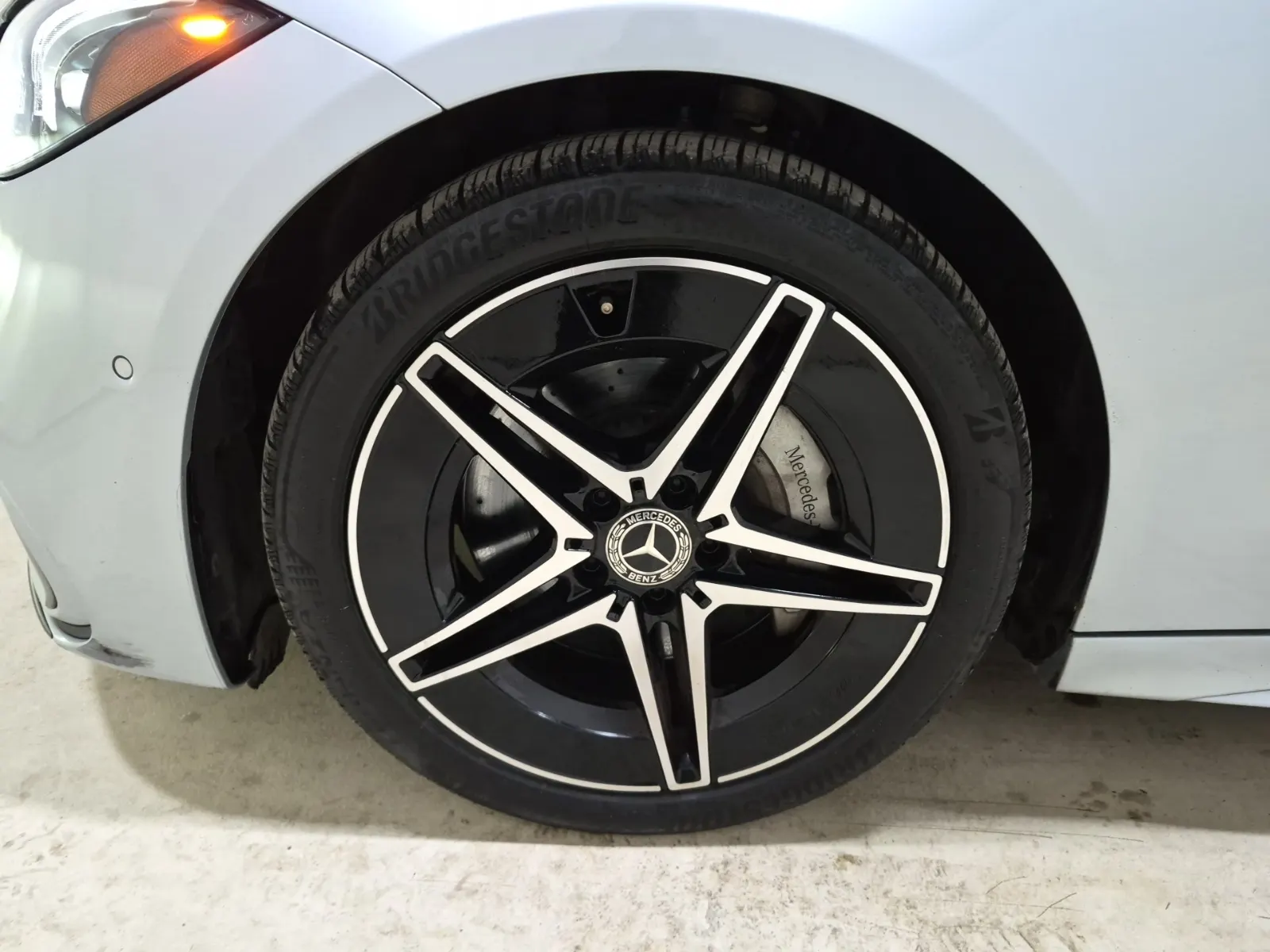 Front driver wheel/tire photo