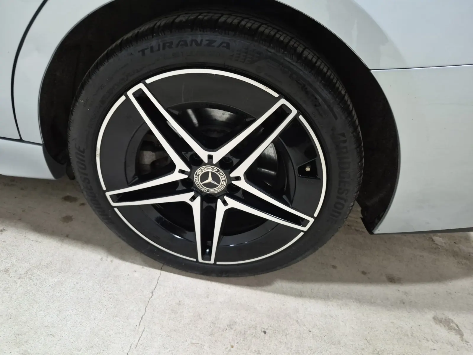 Left Rear Wheel/Tire Photo