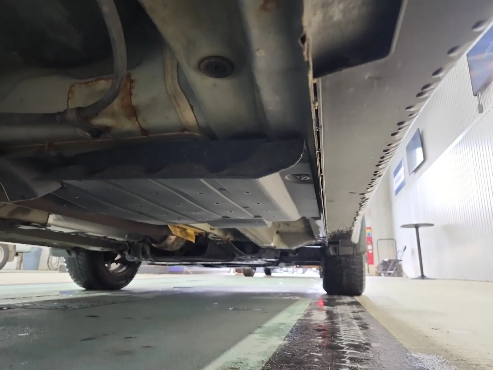 Undercarriage - Passenger Photo