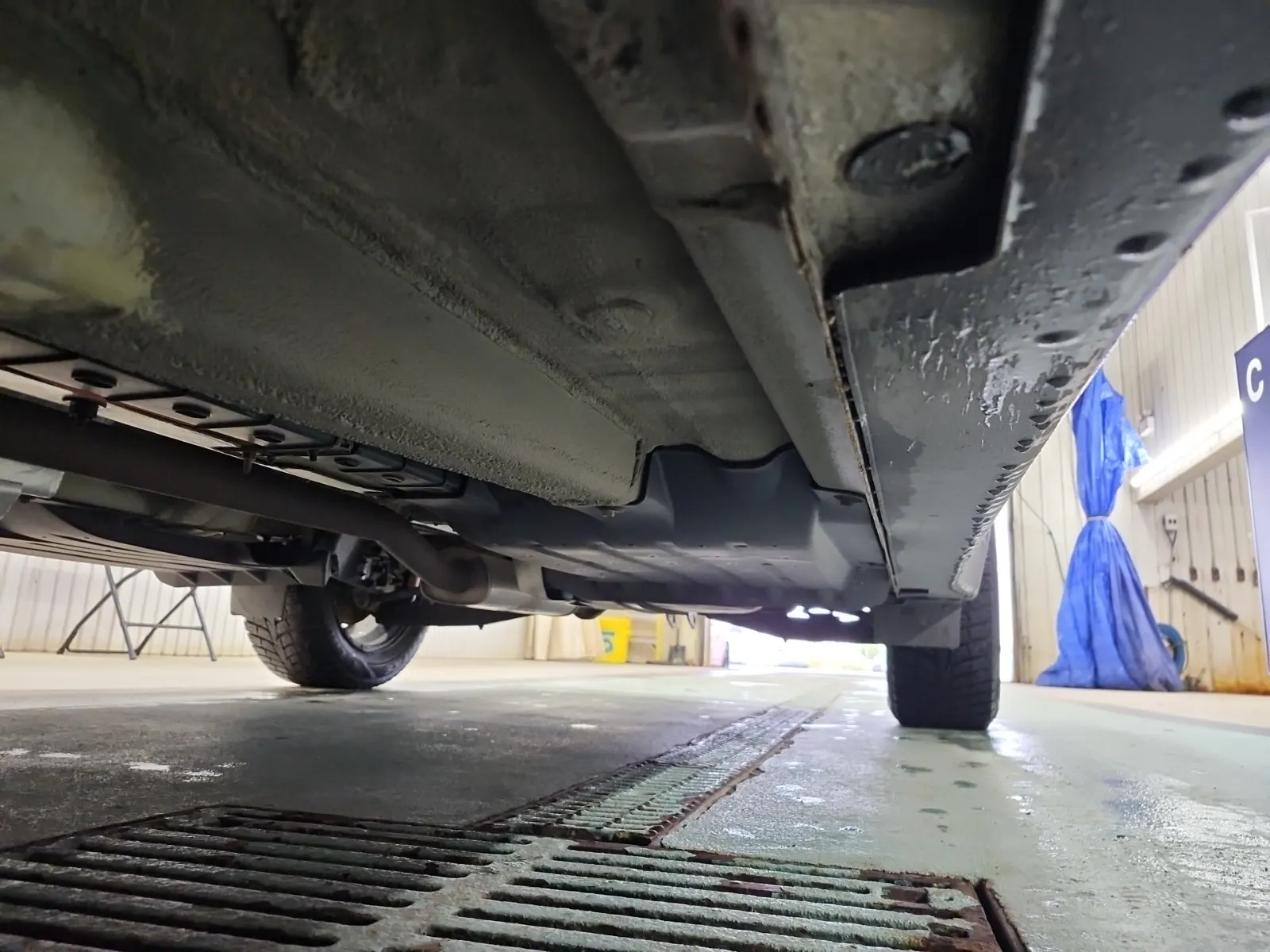 Undercarriage - Driver Photo